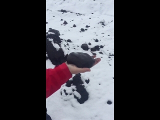 Volcanic ash behaving like a non newtonian fluid