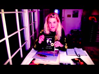 Alison mosshart whats in my bag [home edition]