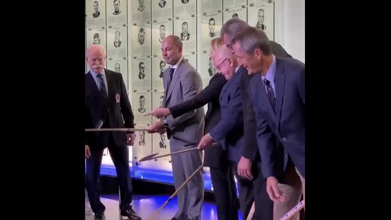 Зубов на церемонии лючения в зад славы