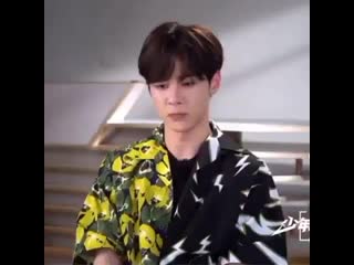 Kun going “ hmm “ and being emotional for wayv 200th then hutong meowed so he went