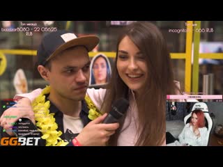 Аринян заходит мэддисон в мечеть и