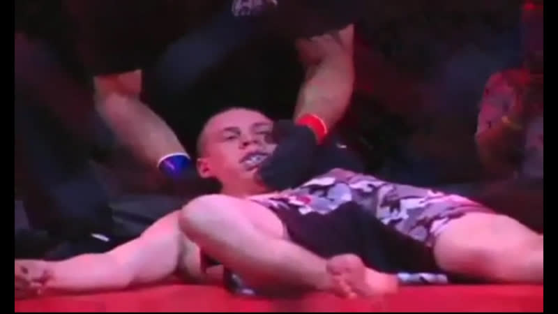 2010 год грэпплинг в клетке и некий реф