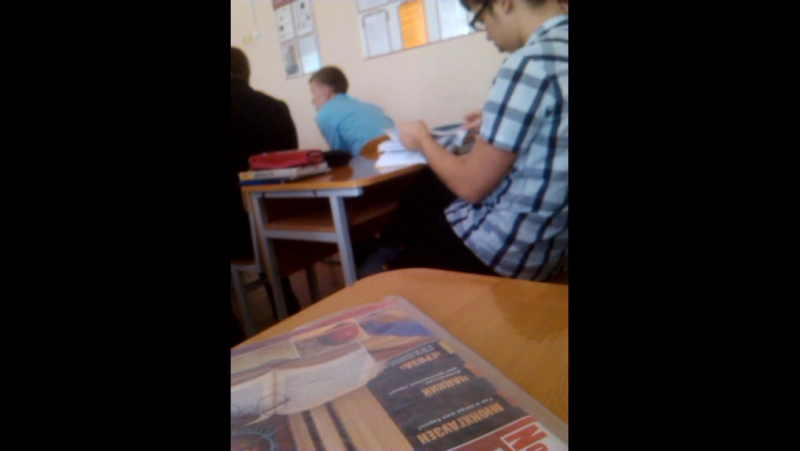 Листает странички