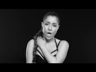 Музыкальный клип с элементами бондажа связывает алек зандер (известный московский бондажист) хотя выглядит немного странно, ко