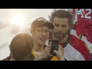 Jagr always has time for selfies