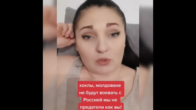 Там смуглянка молдаванка