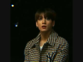 Bubs was caught being at awe at the performance jjgjfkdkdls please hes so cute