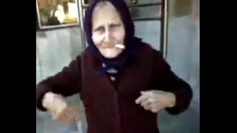 Бабка спиздила сырок с пятерочки и теперь флексит под моргена