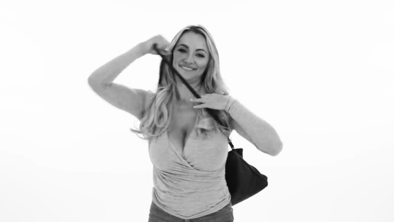 Большие сиськи проблемы с линдси пелас cosmopolitan