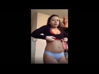 Big tits ebony with ass changes clothes on the periscope черненькая переодевается на камеру в перископ