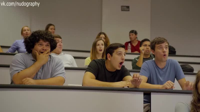 Грудь минди робинсон (mindy robinson) в фильме общага
