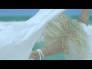 Iamamiwhoami; blue blue