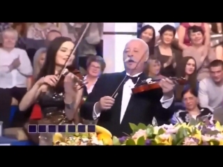 Я танцую и пою и мне всё до лампоачки