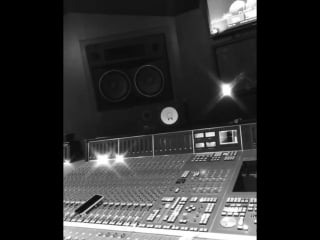 Arianagrande "o well i couldn’t resist fourty days @sweetener 🌫" (get well soon)