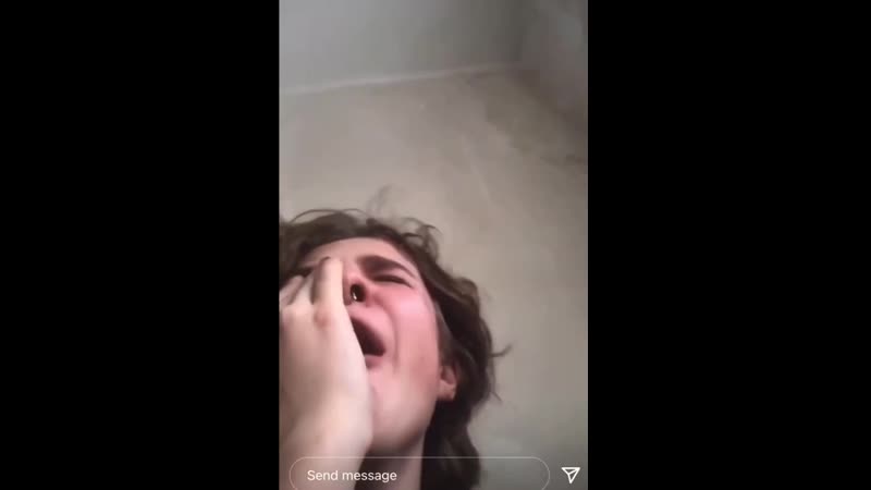 Мама разбила косметику сына