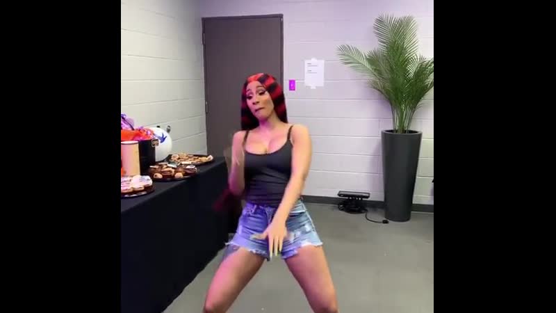 Cardi b зачитала трек «wish wish»