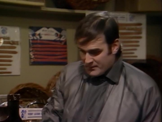 Monty python’s flying circus полли мертв