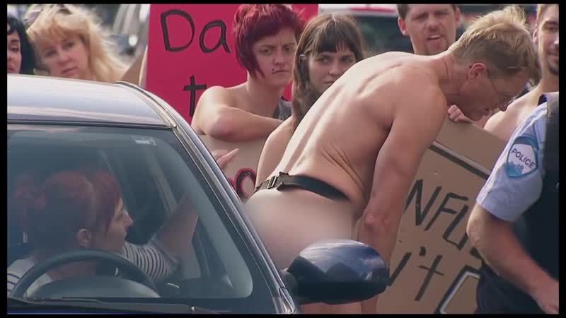 15 the naked protest prank (hd секси клип новые фильмы сериалы кино эротика секс девушки юмор прикол розыгрыш эро