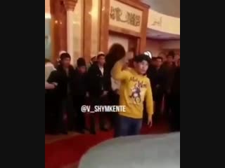 😂мына бала депутат болып кеткен жокпа екен )