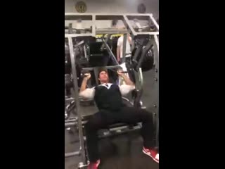 20190731 #offtop aka #оффтоп #качок #бодибилдер mikeohearn #качается #ачалке aka #gym вместе с другими #качками #винсте insta