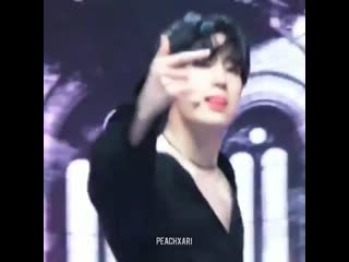 Seungwoo macarena 4