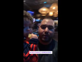 Дилан в баре в эрмоза бич,