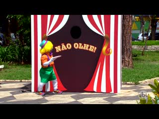 Клоуны в будке (скрытая камера)