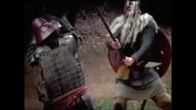 Непобедимый воин викинг против самурая