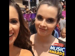 «dance party with @vanessamarano @lauramarano! 💃 #rdma»