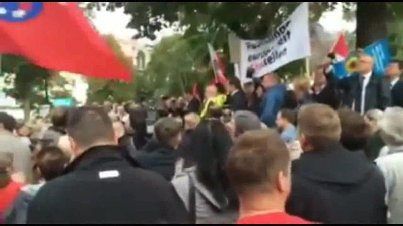 Erfurt tausende bürger protestieren vor thüringer staatskanzlei