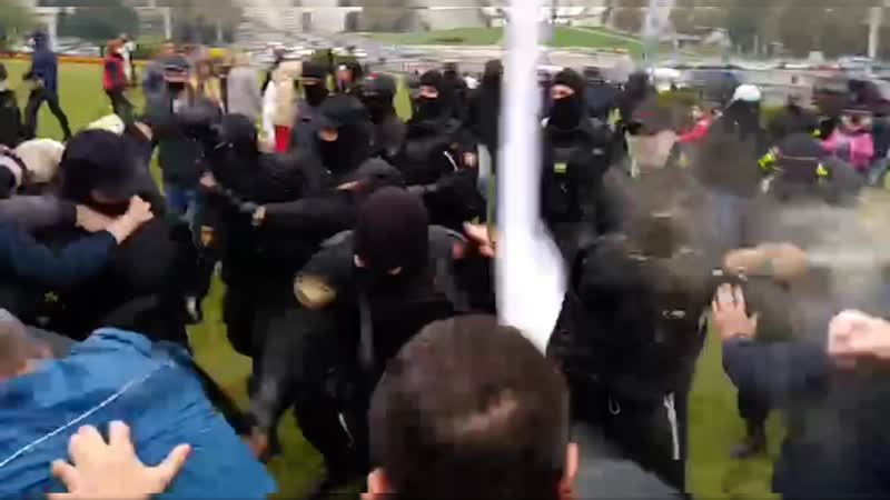 Змагарёныши выдают это видео за беспредел силовиков по отношении к "мирным" простетутам