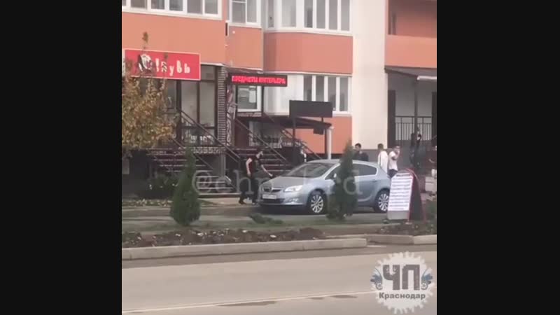 Примерно так выглядят современные взаимоотношения между парнем и девушкой