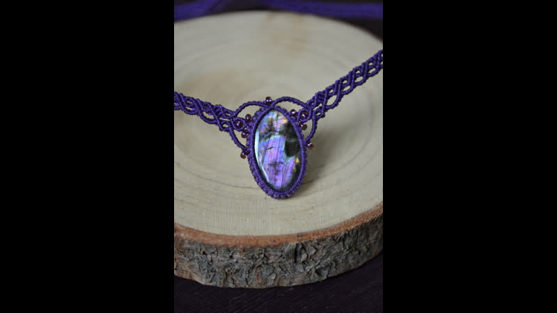 Колье с лабрадором