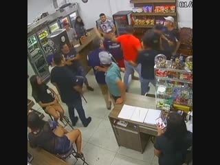 Мужчина застрелил бразильского экс военного из его же пистолета