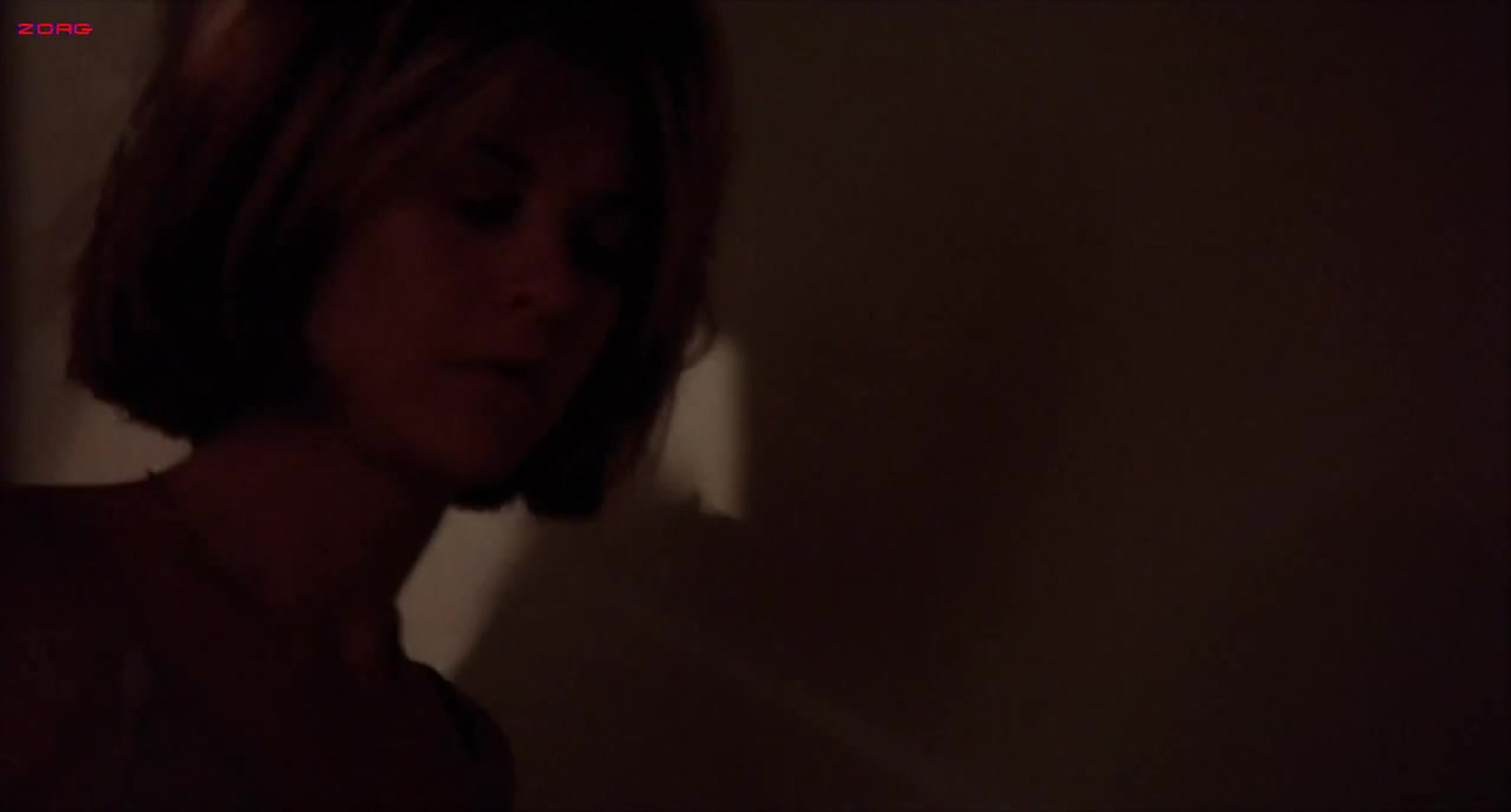 Әйелінің қызын сиқыған өгей әкенің порно видеосы