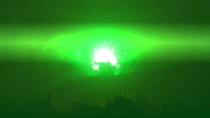 Йемен мощный взрыв на складе вооружения после бомбардирои ввс саудовской аравии 2015