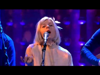 Aurora – running with the wolves (live @ de wereld draait door)