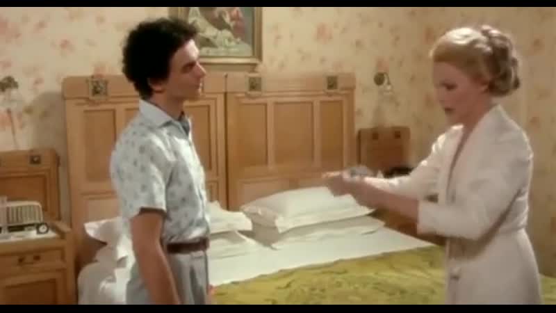 Студенты шантажируют учительницу заставляя ее публично унижаться (секс шантаж, порно шантаж, принуждают раздеваться)