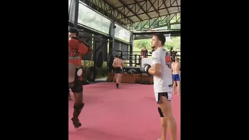 Удар в солнечное сплетение