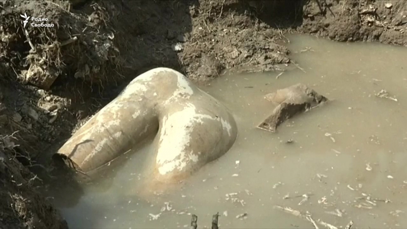 В египте нашли гигантскую древнюю статую