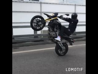 Aprilia dorsoduro stunt