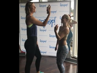 Spritzing on @supergoop defense refresh setting mist post workout with the gorgeous @mariasharapova #bodybysimone #simonedelarue