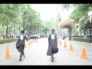 Reivaille & ereni levi x eren cosplay dance troublemaker now (shingeki no kyojin)