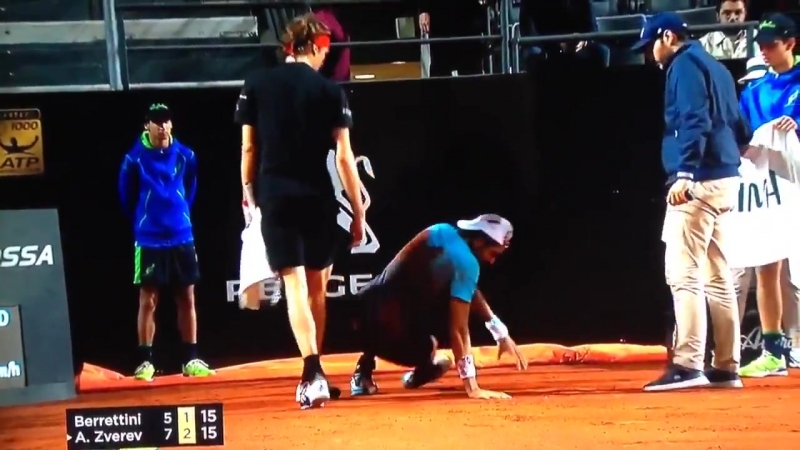 Doctor sascha zverev tried to attended to berrettini but matteo refused his arm, why is this italian porn denying us the sportsma