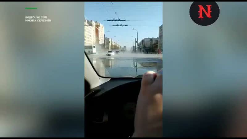 Автобус с пассажирами в питере провалился в яму с кипятком