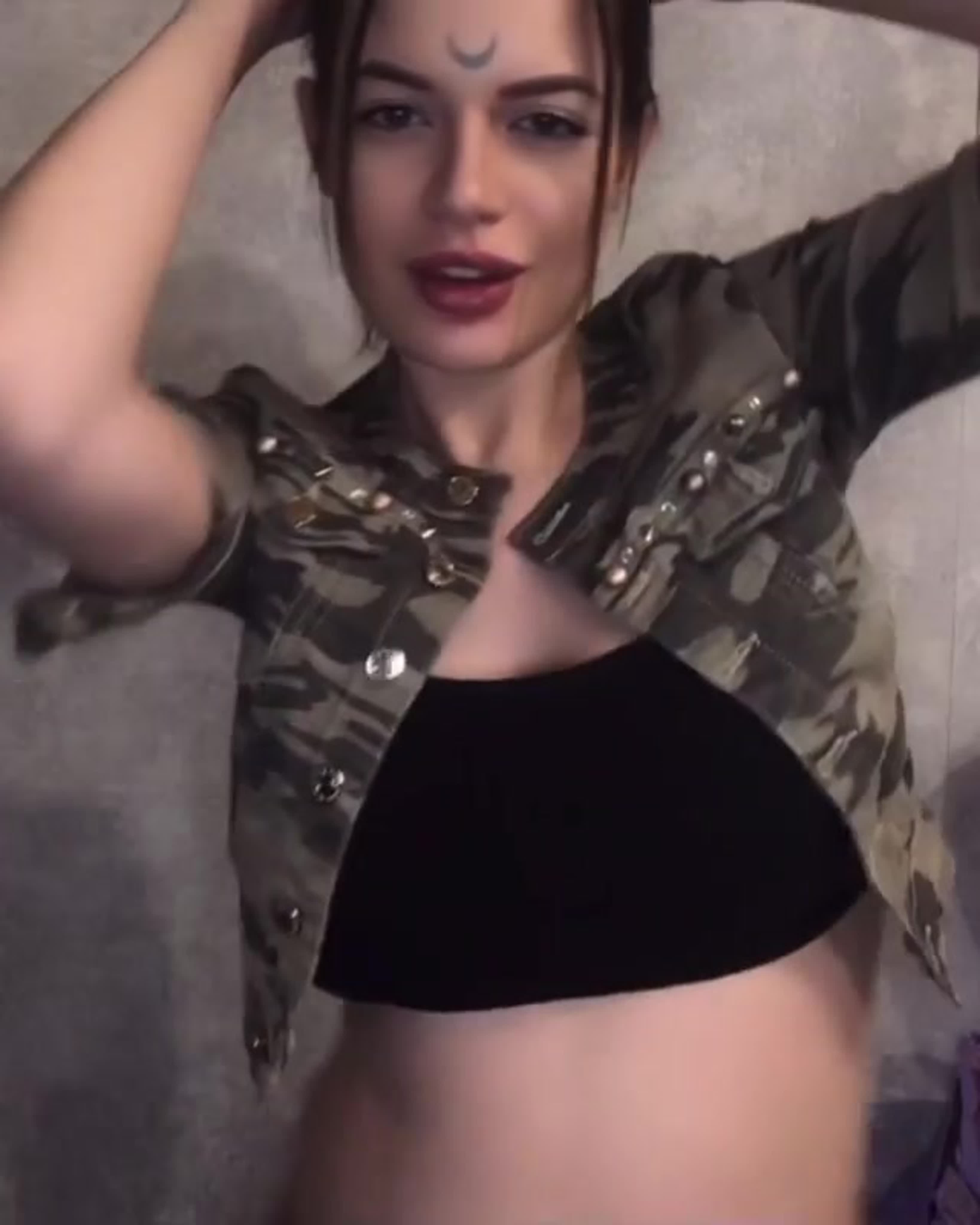 селена гомес  leaked nude 