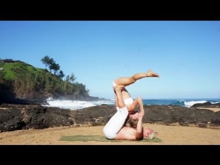 Acroyoga on the hawaiian island of kauai by sean and paige