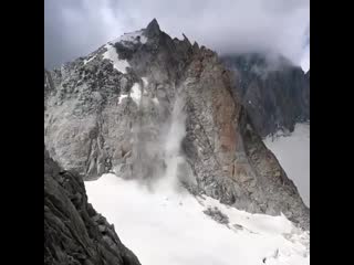 The massive 4 million cubic meters rockfall that occurred on 23 august 2017 on the ne face of pizzo cengalo (3396 m) in val breg