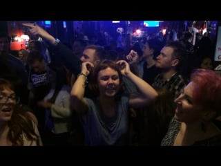 Вспомним старенькое, но дико драййвовое! )