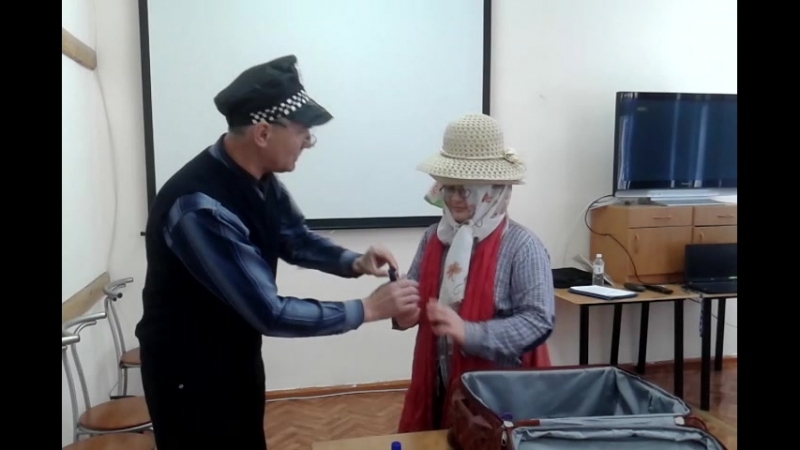 Николай николаевич в роли французского таможенника и артемий в роли прилетевшего пассажира
